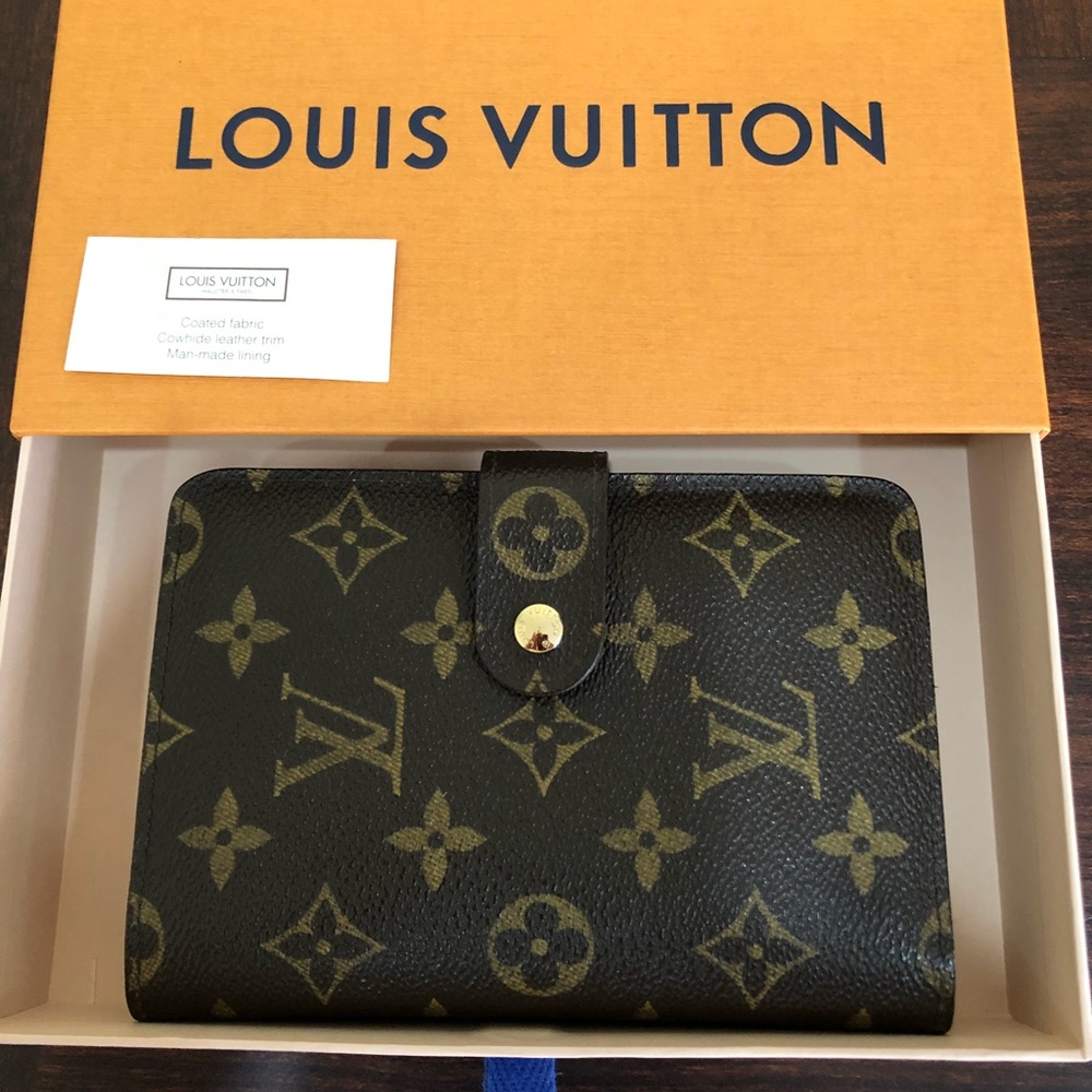 NEW 100% Authentic Louis Vuitton Wallet 6.25 X 4.5